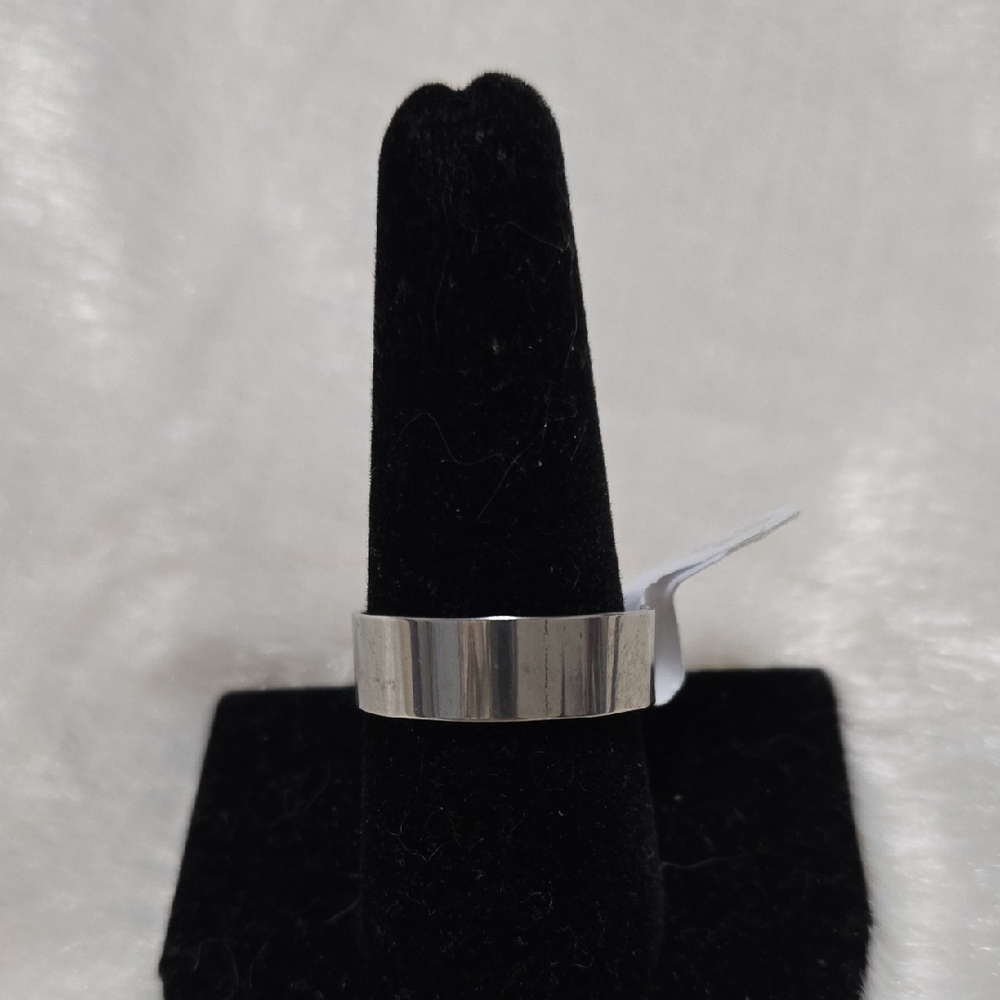 Plain Silver Band Ring With Cut Out Zero. Size 10.